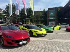 Sportowe samochody na rynku w Jaworznie. I to w szczytnym celu