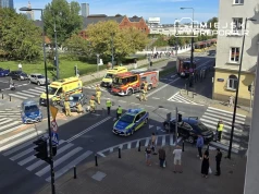 Rozbite auta i zablokowane tramwaje na Ochocie. Obaj kierowcy twierdzą, że mieli zielone