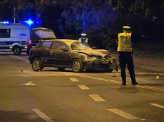 Zderzenie Audi i Peugeota na ul. Nadbystrzyckiej. Dwie osoby trafiły do szpitala