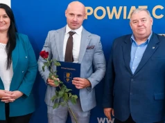Nauczyciele z powiatu chojnickiego odebrali awanse zawodowe w starostwie