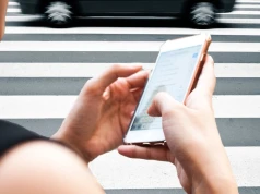 Uważaj we Włoszech. Od października nowe zasady dla pieszych z telefonem
