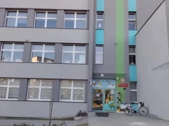 Fragment noża w jedzeniu w przedszkolu? Zaniepokojony rodzic interweniuje