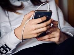 Zakaz telefonów w szkołach od 1 września. Co zmieni się dla uczniów i rodziców?