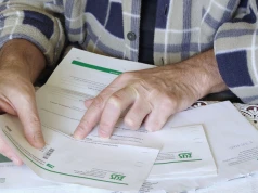 Przeszedł na emeryturę, mając 65 lat. Tyle ZUS przelewa mu co miesiąc, ta kwota to nie żart