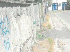 Chodnik jak z horroru. Radny interweniuje w sprawie Gazowniczej