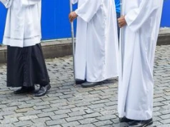 Nie zwracaj się tak do księdza. Niektórzy wciąż popełniają ten błąd