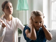 Tak reaguje rodzic o wysokiej inteligencji emocjonalnej. Badacze wskazują dwie cechy