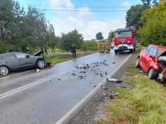 Czołowe zderzenie na DW 632. Cztery osoby ranne, w tym dwoje dzieci