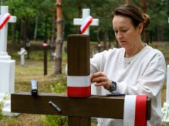 W Ostrówkach na Wołyniu ostatnie przygotowania do pochówków szczątków 55 ofiar zbrodni