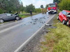 Czołowe zderzenie na DW632. Ranne dwie kobiety i dwoje dzieci