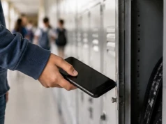 Edukacja. Koniec ze smartfonami w szkołach. Od 1 września zacznie obowiązywać zakaz