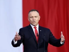 Nawrocki komentuje wypowiedź Tuska. "Premier pozował z koszulką Zondacrypto"