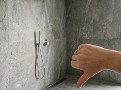 Żegnaj prysznicu typu walk-in. Nadchodzi coś znacznie lepszego! Wygląda bajecznie