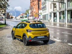 Najtańsze nowe samochody z automatem. Dacia z LPG miażdży konkurencję, Fiat drugi