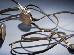 Żegnajcie słuchawki Bluetooth: dlaczego wracamy do kabla