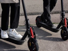Brak kasków i zbyt wysoka prędkość – policja o najczęstszych przewinieniach użytkowników e-hulajnóg