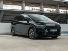 Rolka: Xpeng X9 z bliska. Na co mogą liczyć bogaci Chińczycy?