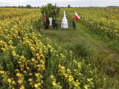 Pogrzeb ofiar zbrodni wołyńskiej. W Ostrówkach pochowano szczątki 55 osób