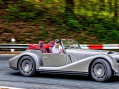 Morgan Supersport ma 340 KM i przyspiesza do setki w 3,9 s. A wygląda jak klasyk | TEST