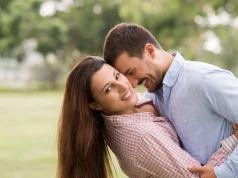 Single mają dość Tindera. Wraca sposób randkowania sprzed ery aplikacji