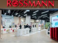 Zamiast błądzić po drogerii, wyciągnij telefon. Rossmann wdraża wewnętrzny GPS w całej Polsce