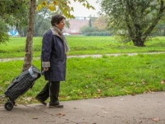 Waloryzacja może zaskoczyć seniorów. Tabela brutto-netto