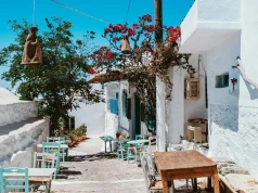 Żadne Santorini i Kreta. Są lepsze miejsca na wakacje. Jeszcze nie ma tam tłumów
