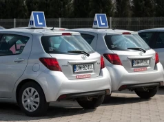 Tysiące złotych zostaną w kieszeni? Młodzi mają uczyć się jeździć za darmo