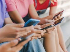 Zakaz telefonów w podstawówkach od września. Polacy zabrali głos