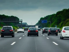 Polacy oszaleli na punkcie tych aut. Choć są droższe o 60 proc., znikają z placów na pniu