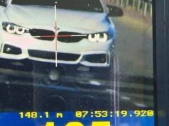 Chciał sprawdzić osiągi świeżo kupionego BMW. Przez miasto jechał 135 km/h