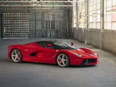 Ferrari LaFerrari z przebiegiem 711 mil sprzedane za 8,695 mln dolarów