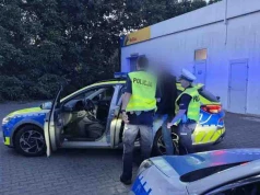 Zielona Góra. Pijany kierowca Toyoty Bolt uderzył w samochód i uciekł