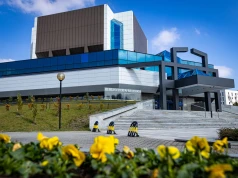 Wspomnienia z Himalajów: Niepublikowane zdjęcia i spotkanie z legendą Anną Okopińską w Bibliotece Śląskiej