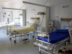 Chciał "ukarać" pacjenta. Pielęgniarz z zarzutem próby zabójstwa
