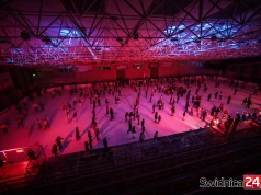 Silent disco na lodowisku. Taneczna impreza w ramach Roku Młodzieży w Świdnicy