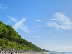 Wrzesień nad Bałtykiem ma tutaj swój urok. Plaża i ruiny robią wrażenie