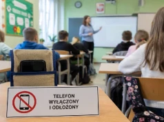 Nowy rok szkolny, nowe zasady. Telefony znikają z podstawówek, zmiany także na szkolnych stołówkach