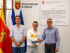 Dębno chwaliło się nowym dowozem uczniów. Pierwszego dnia autobus nie przyjechał