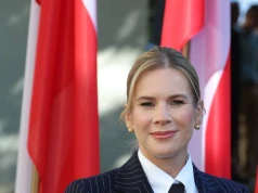 Marta Nawrocka na rozpoczęciu roku szkolnego. Wybrała garnitur i krawat