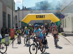 Ponad 300 rowerzystów na trasie! Rodzinny Rajd #SięKręci wystartował z kampusu ANS w Nowym Sączu