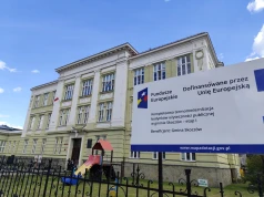 Po roku remontu uczniowie wrócili do „Jedynki” w Skoczowie. Szkoła zyskała nowe oblicze i Zielony Zakątek u Morcinka | ZDJĘCIA