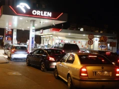 Koniec rządowego wsparcia dla cen paliw. Kierowcy ruszyli na stacje, doszło do interwencji służb