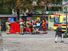 Zderzenie auta z dostawcą jedzenia na Mokotowie. Jedna osoba ranna