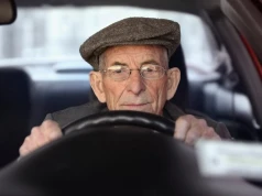 Seniorzy mieli stracić dostęp do autostrad i limit kilometrów. Włosi mają jednak inny pomysł