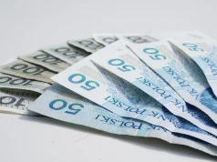Rolnicy mogą dostać nowe wsparcie. Nawet 7 tys. zł na buhaja, pieniądze na trzodę i pomoc za skutki upałów