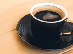 Zapomniałam o espresso. Ta mała czarna podkręca metabolizm i hamuje apetyt na cały dzień