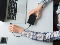 Szyfrowany dysk SSD czy zwykły dysk zewnętrzny – jak chronić dane?