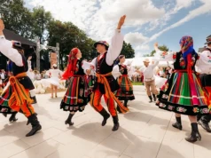 Dolnośląskie dożynki niedaleko Wrocławia. Ludowa muzyka, gwiazdy i... wyścig traktorów