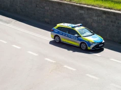 Gminy i powiaty kupują policji radiowozy i alkomaty. Czy to nie stawia mundurowych w niezręcznej pozycji wobec władzy, którą mają kontrolować?